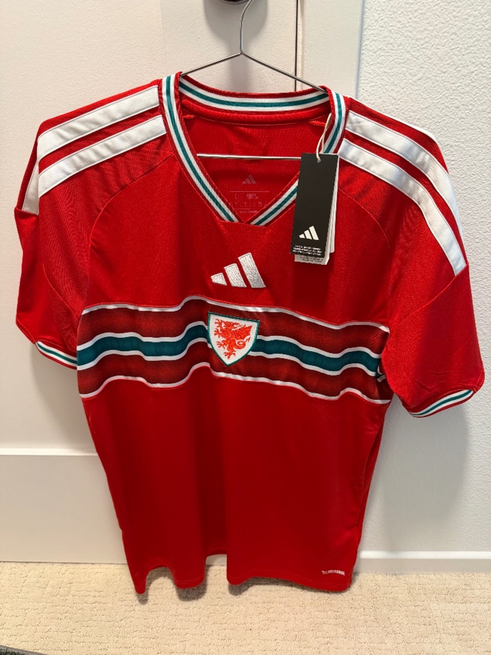 NWT 2026 Adidas Men’s Wales National Soccer Team Home Jersey SZ L